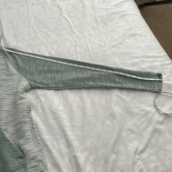 Green Free Planet Men’s Medium Hoodie - Picture 3 of 5